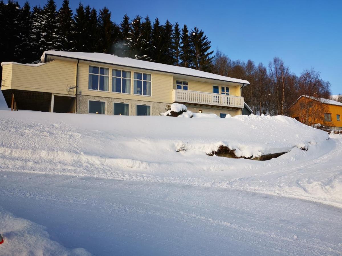 Lyngen, Mackay Appartment, Lyngen Lyngseidet Exterior photo