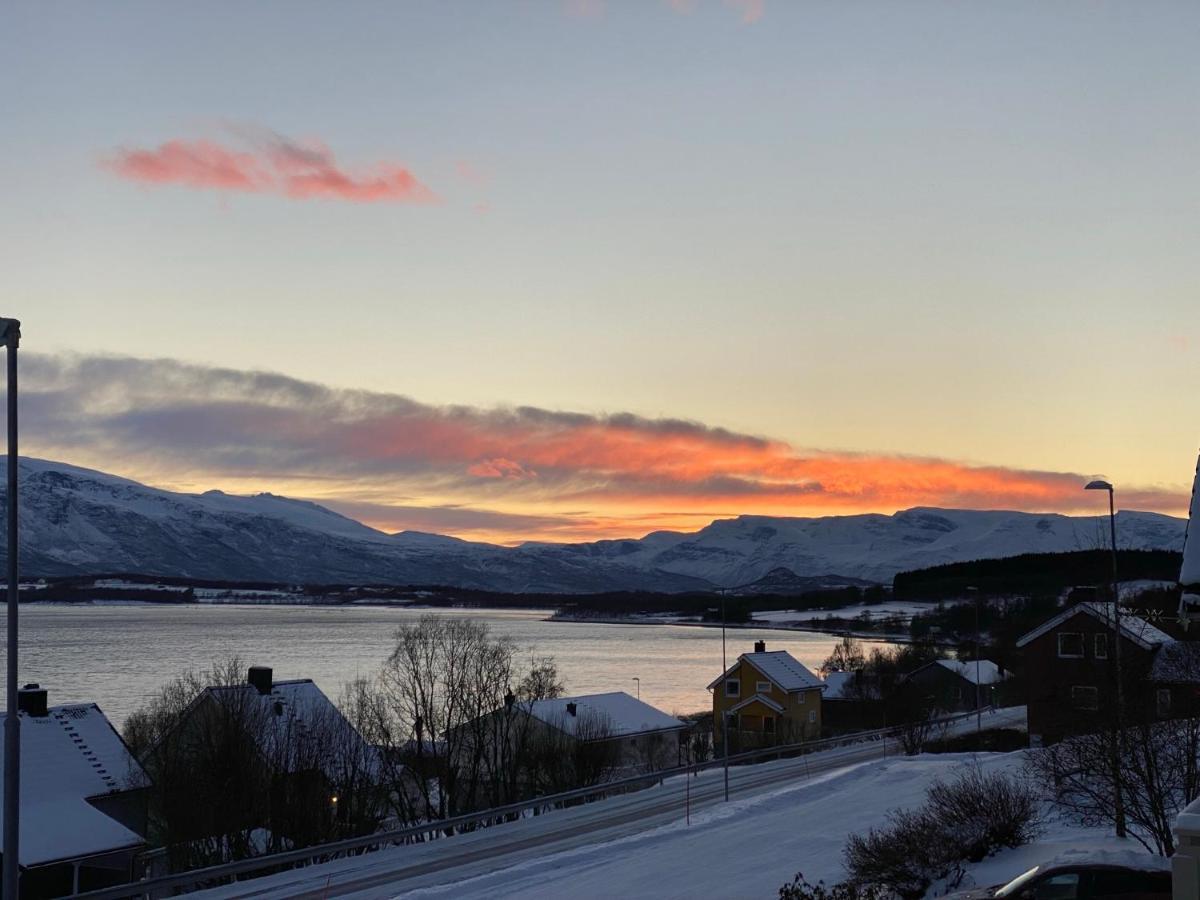 Lyngen, Mackay Appartment, Lyngen Lyngseidet Exterior photo