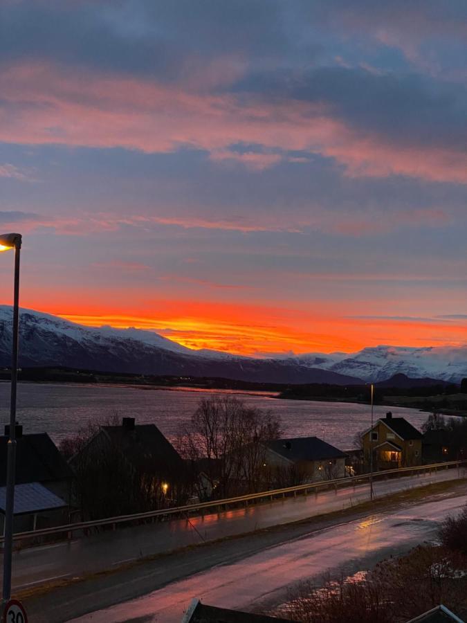 Lyngen, Mackay Appartment, Lyngen Lyngseidet Exterior photo